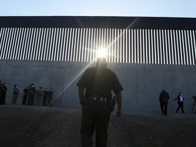 Texas Diam Setelah Anggota Penjaga Menembak Migran Di Perbatasan